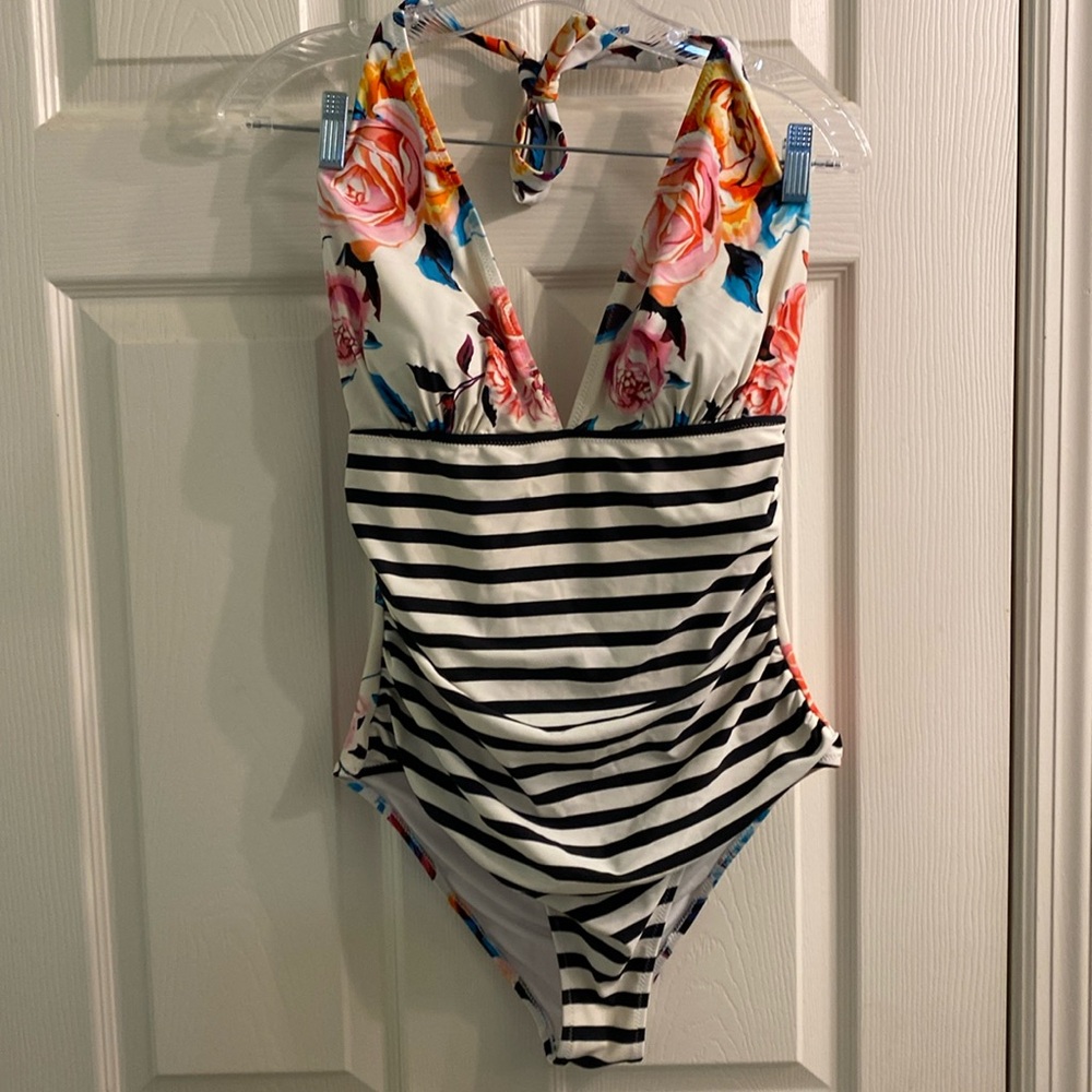 Cuphe Chic bathing suit Size Medium